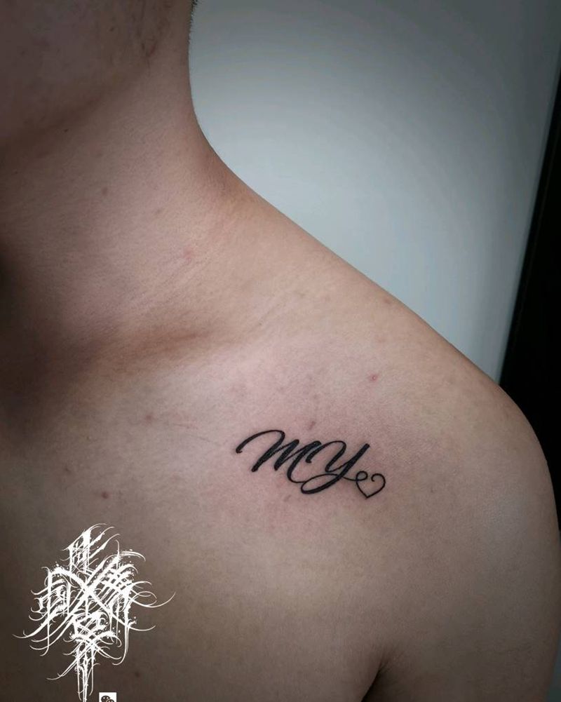 锁骨英文纹身图片_肩部花体字纹身图案