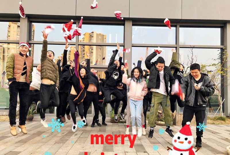 圣诞快乐纹身图片_写实手部几何胸部静物人物习俗纹身图案