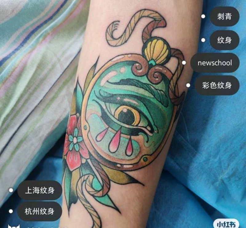 Newschool作品纹身图片_手臂New School怀表眼睛花纹身图案