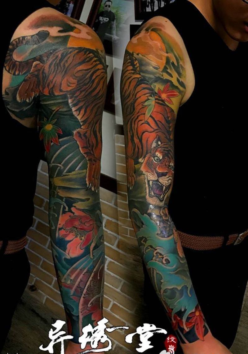 老虎传统花臂纹身图片_成品手臂手部传统动物原创纹身图案
