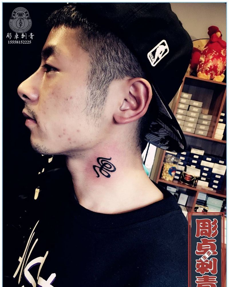 脖子图腾纹身图片_成品颈部清新欧美图腾纹身图案