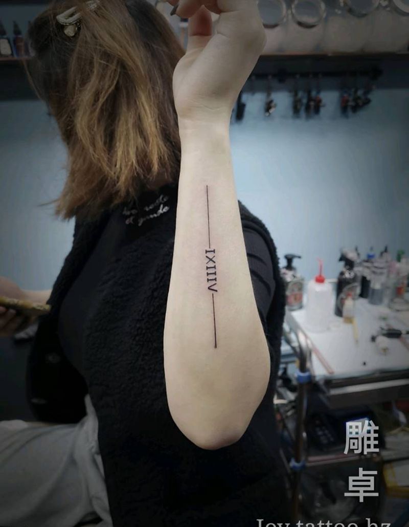 罗马数字纹身图片_手臂花体字罗马数字纹身图案