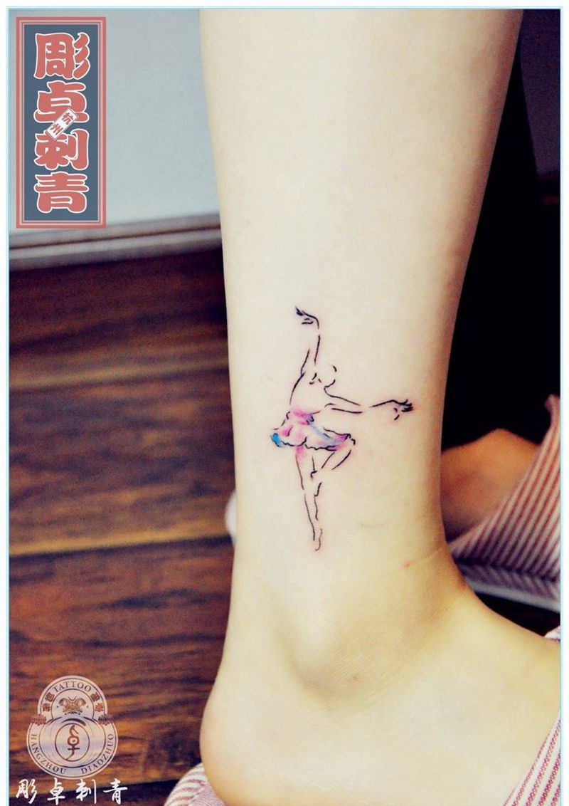 脚踝跳舞女孩纹身图片_成品腿部脚部清新人物杭州涂鸦线条水彩跳舞女孩纹身图案