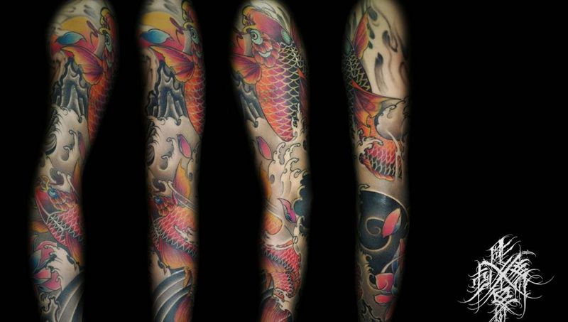 双鱼花臂遮盖纹身图片_手臂老传统新传统花臂鲤鱼花臂纹身图案