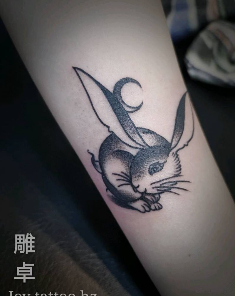 小兔子纹身图片_手臂Old School兔子纹身图案