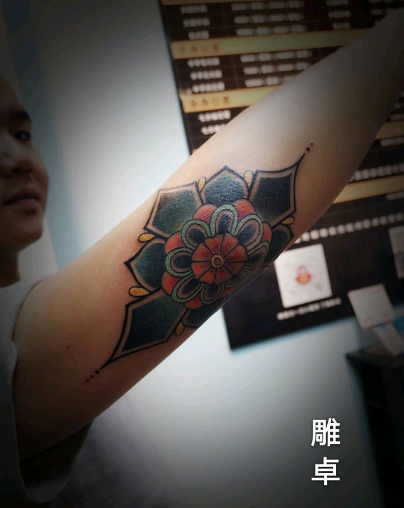 原创手绘爆肘梵花纹身图片_手臂Old School梵花纹身图案