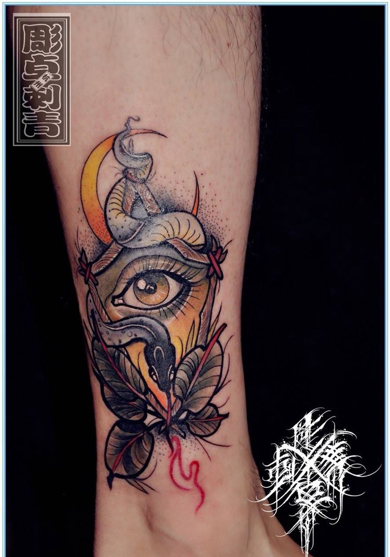 上帝之眼遮盖纹身图片_成品腿部脚部欧美宗教上帝之眼蛇动物纹身图案