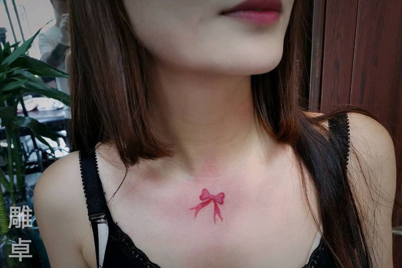 蝴蝶结纹身修复纹身图片_颈部蝴蝶结纹身图案