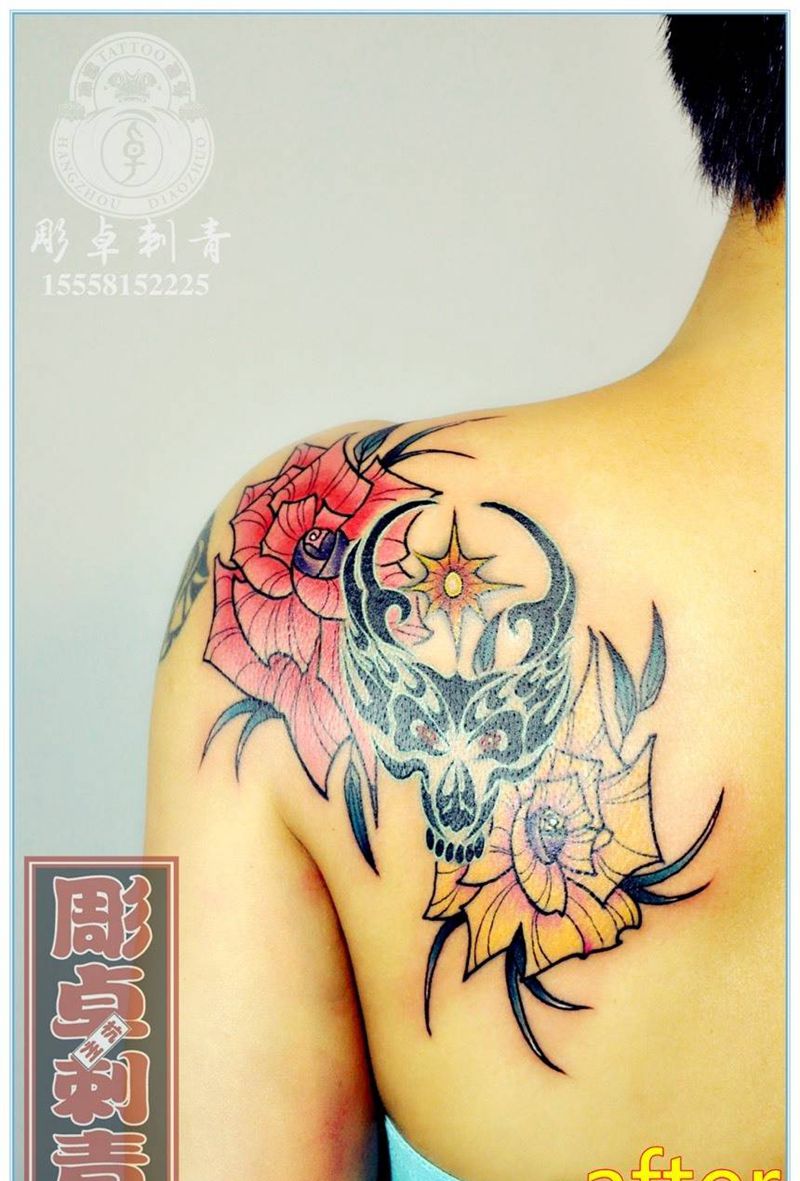 肩部图腾骷髅添加修改玫瑰纹身图片_成品肩部欧美Schoo 修改遮盖杭州玫瑰图腾纹身图案