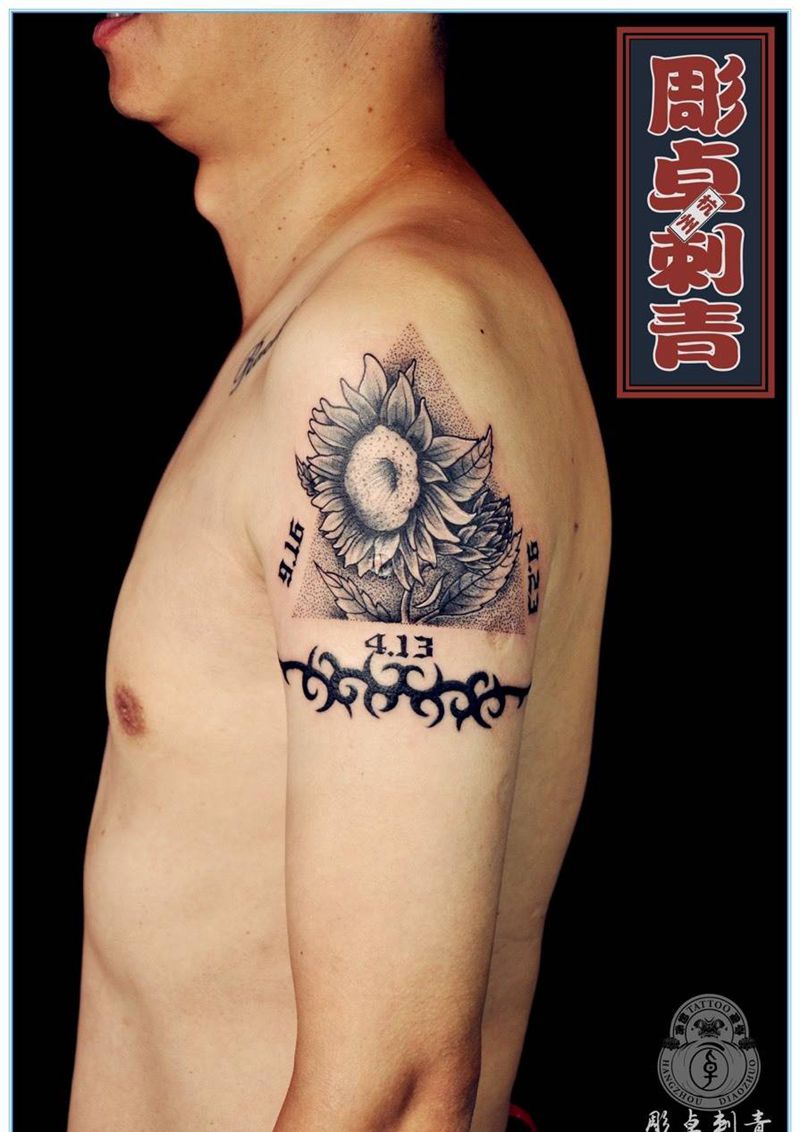 向日葵图腾添加纹身图片_成品手臂清新欧美字符原创图腾向日葵点刺纹身图案