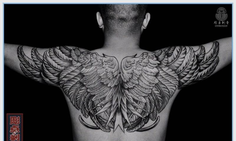 翅膀纹身图片_成品背部欧美翅膀纹身图案