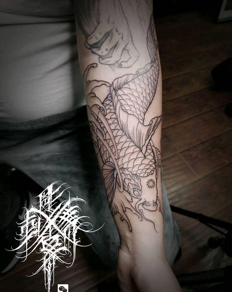 鲤鱼未完纹身图片_手臂新传统纹身图案