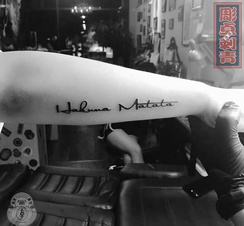 小臂英文纹身图片_成品手臂清新字符英文杭州纹身图案