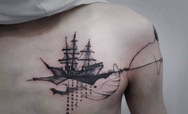 船纹身图片_胸部欧美写实纹身图案