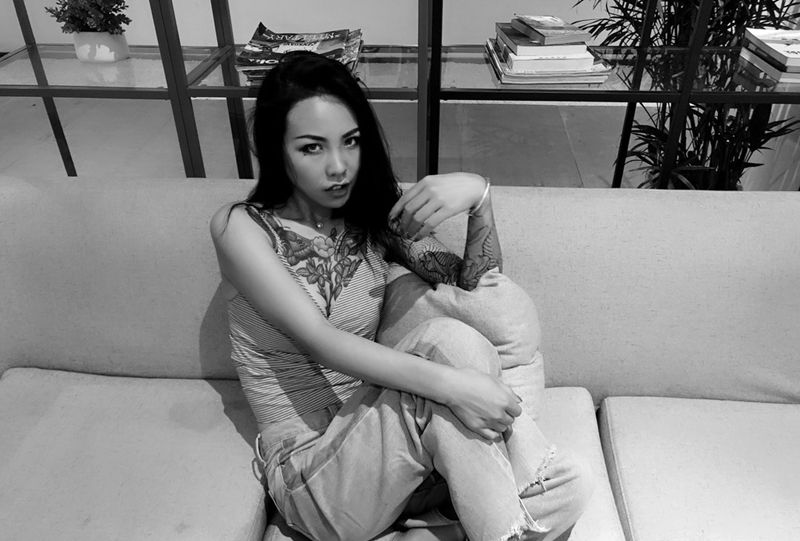 打折了纹身图片_成品手稿插画腿部植物静物宗教写实字符脚部纹身图案