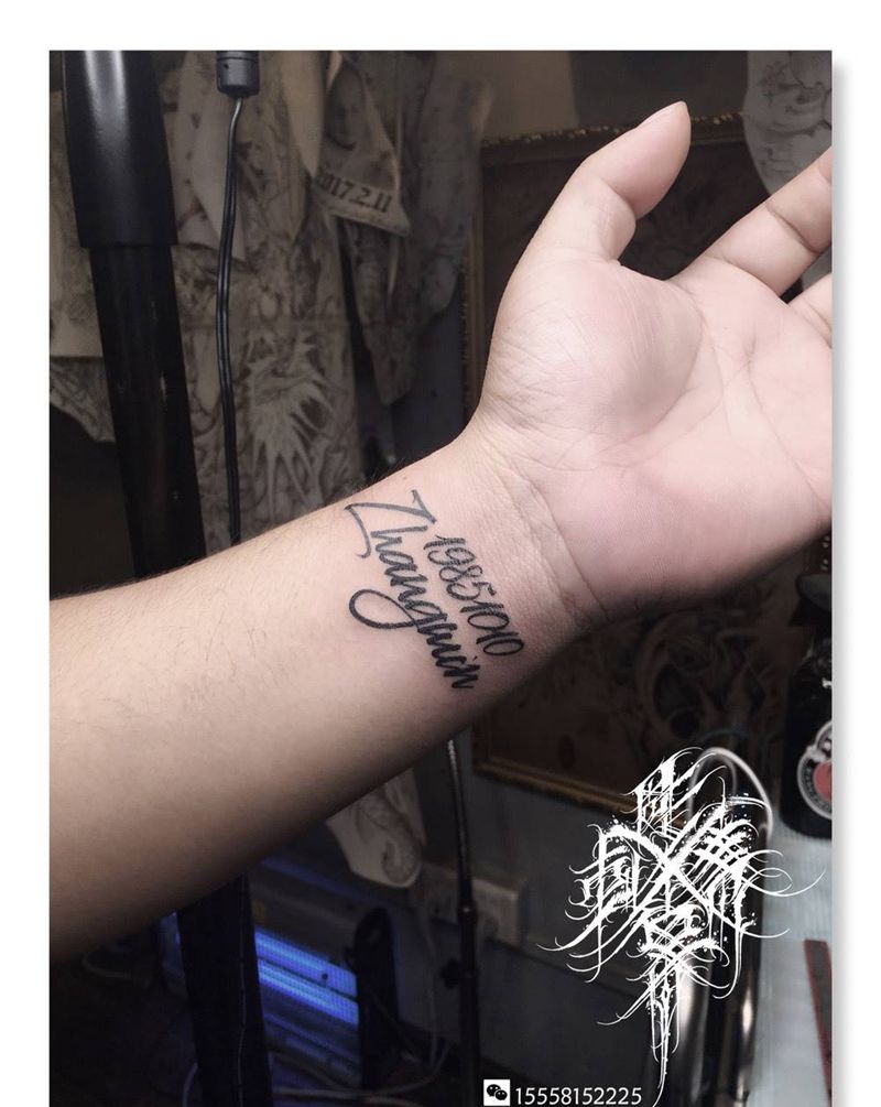 英文日期纹身图片_手部手臂英文纹身图案