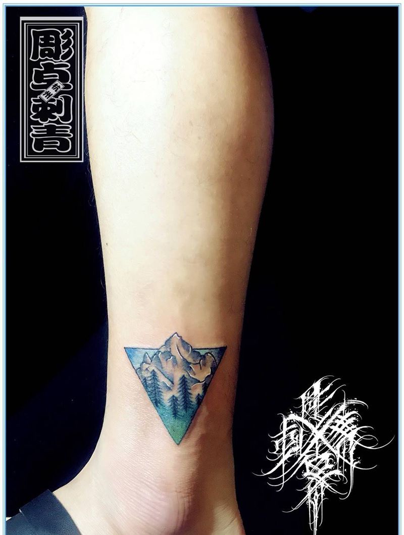 雕卓小乔作品纹身图片_成品腿部脚部清新欧美几何纹身图案