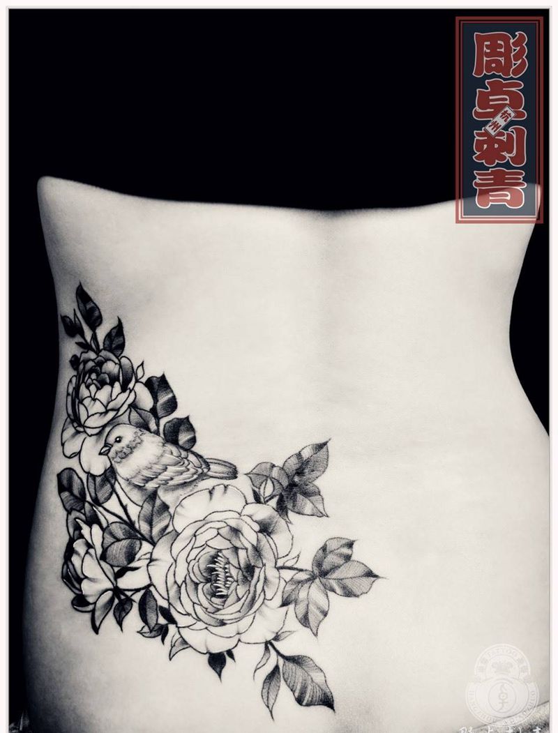腰部素花盖疤纹身图片_成品腰部清新欧美植物修改遮盖素花纹身图案