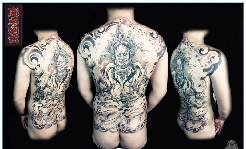 满背黄财神未完纹身图片_成品背部传统鬼神宗教满背黄财神纹身图案