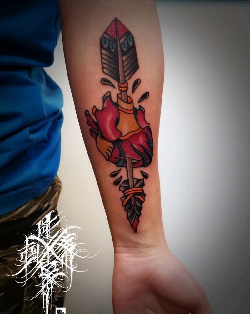 扎心了老铁纹身图片_手臂Old School匕首纹身图案