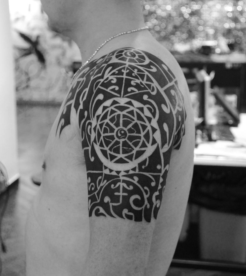 大臂图腾纹身图片_成品手臂欧美图腾纹身图案