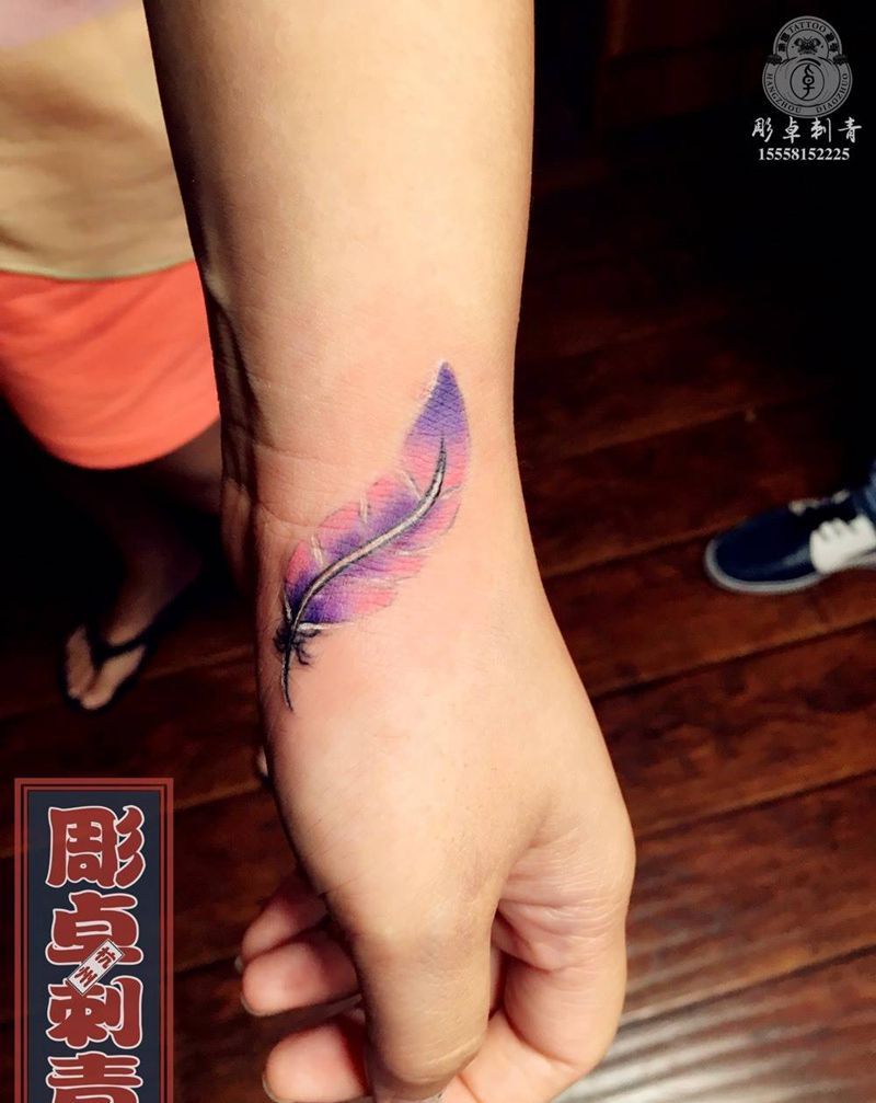 羽毛盖疤纹身图片_成品手部清新羽毛纹身图案