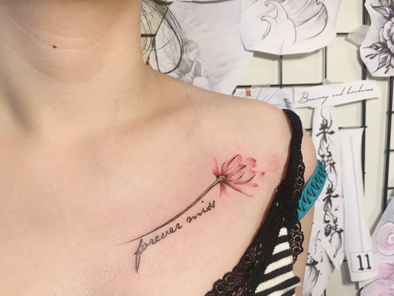 水墨花纹身图片_胸部水墨纹身图案