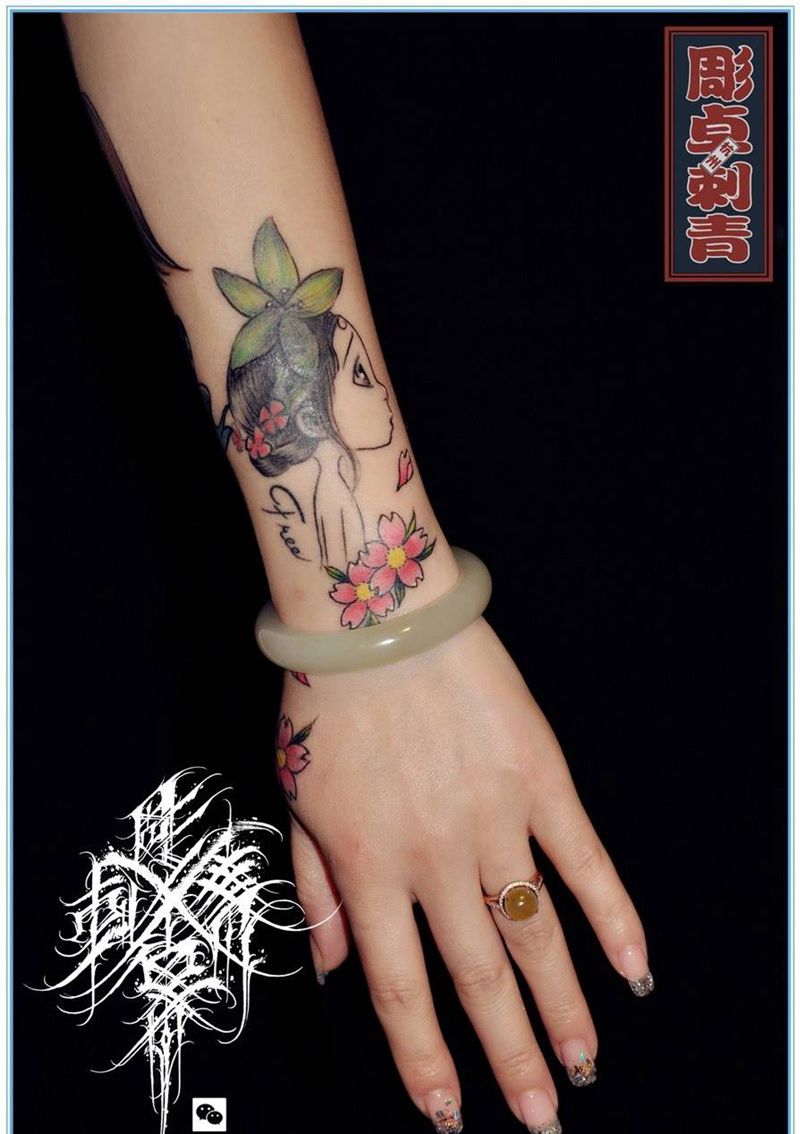 修改遮盖纹身图片_成品手臂手部清新人物植物樱花纹身图案