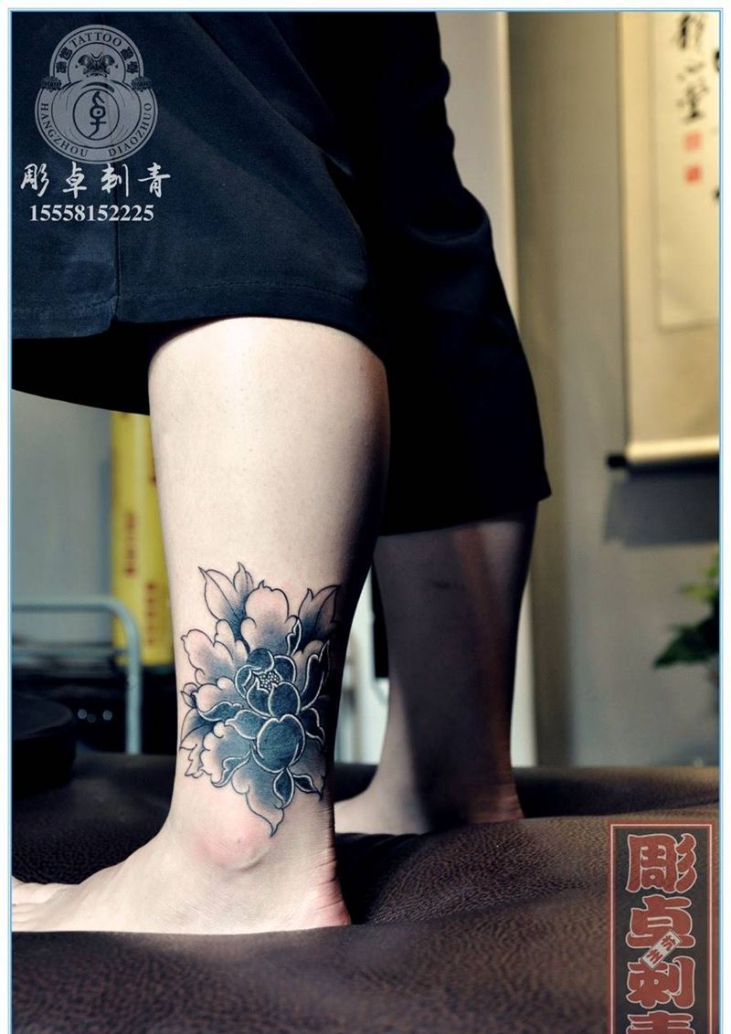 黑灰牡丹旧图遮盖纹身图片_成品手臂欧美植物牡丹遮盖黑灰杭州纹身图案