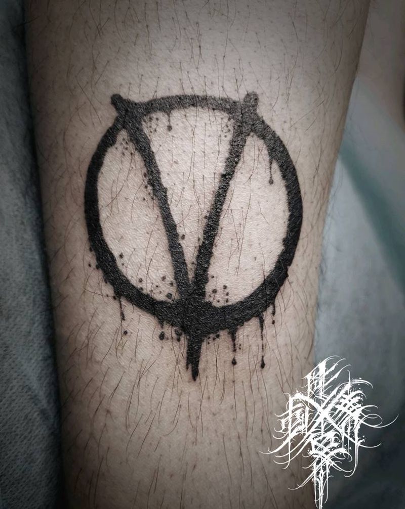 V字仇杀队纹身图片_腿部脚部图腾V纹身图案