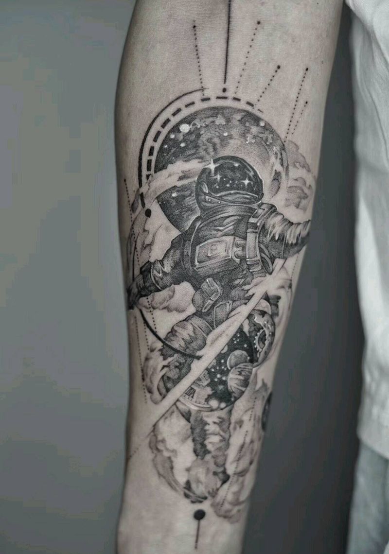 宇航员纹身图片_手臂欧美写实纹身图案