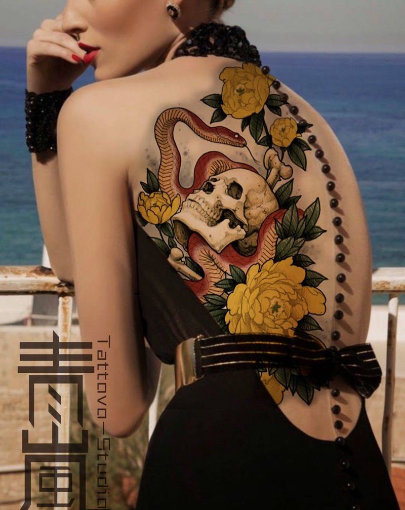 寻求模特纹身图片_背部新传统纹身图案