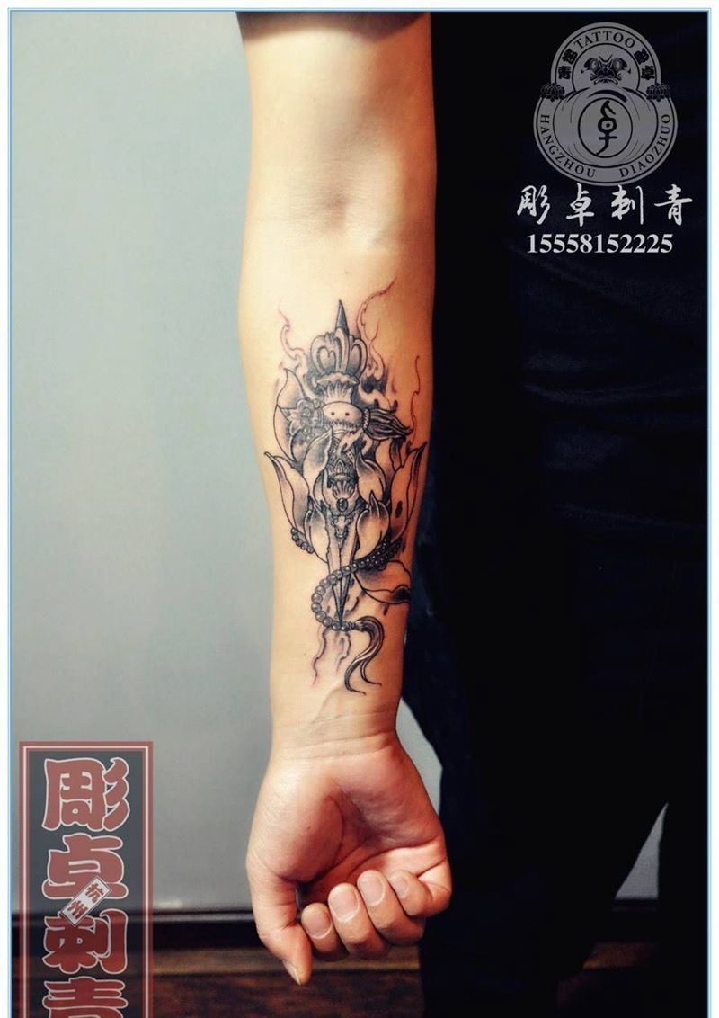降魔杵纹身图片_成品手臂传统鬼神宗教小臂降魔杵杭州纹身图案