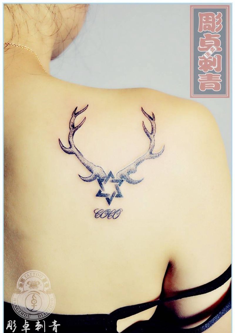 鹿角六芒星纹身图片_成品肩部清新杭州鹿角六芒星纹身图案