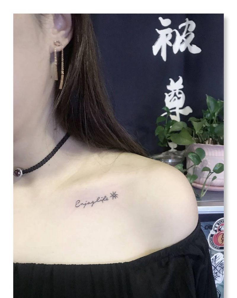 雕卓小乔作品纹身图片_胸部小清新锁骨英文纹身图案