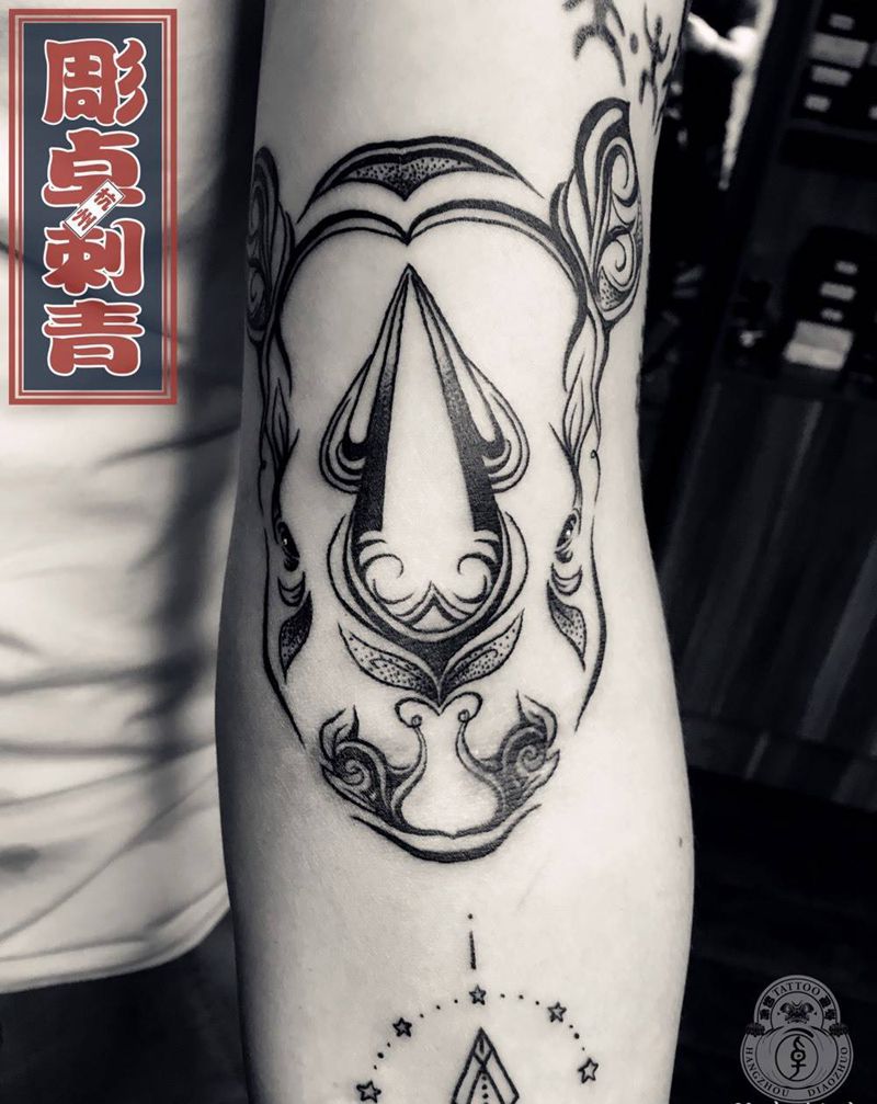 犀牛图腾纹身图片_成品手臂欧美图腾纹身图案