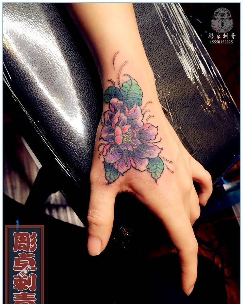 虎口遮盖纹身图片_成品手部欧美植物牡丹修改遮盖纹身图案
