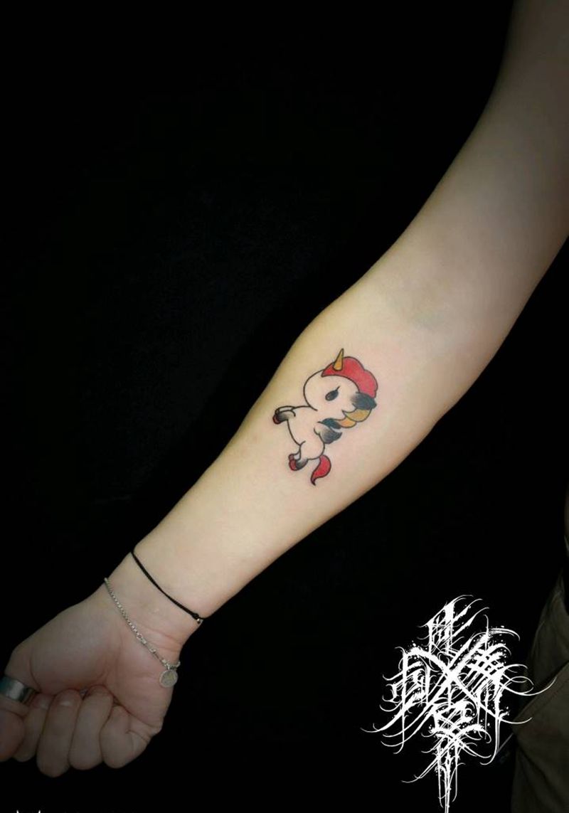 情侣小马纹身图片_手臂New School小清新马纹身图案