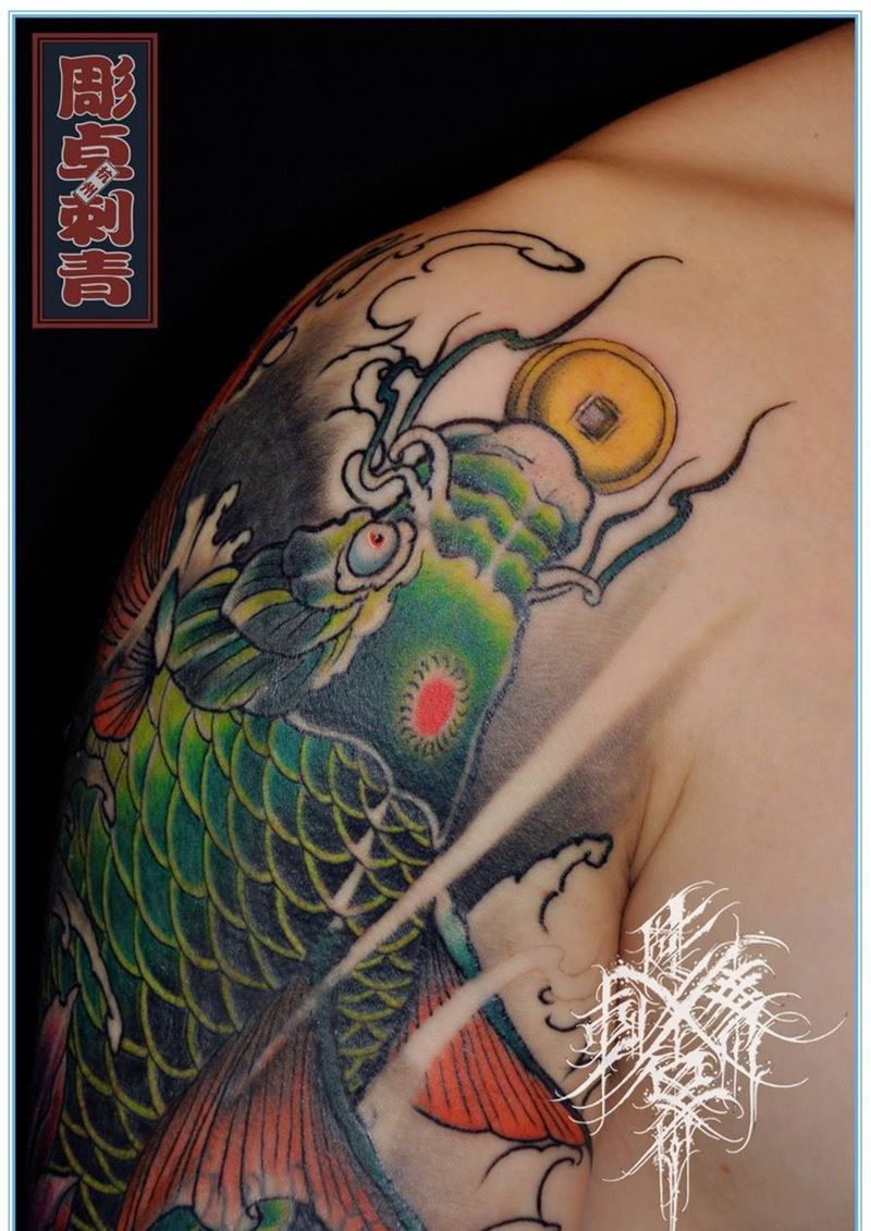 遮盖再见前任纹身图片_成品手臂传统动物鲤鱼修改遮盖纹身图案