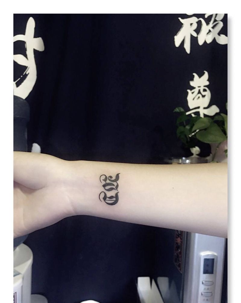 雕卓小昊作品纹身图片_手部手臂花体字小清新纹身图案
