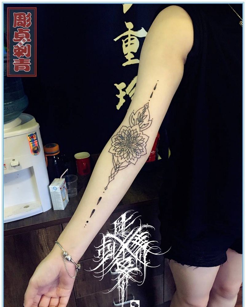 彫卓小乔作品纹身图片_成品手臂清新字符图腾几何梵花纹身图案