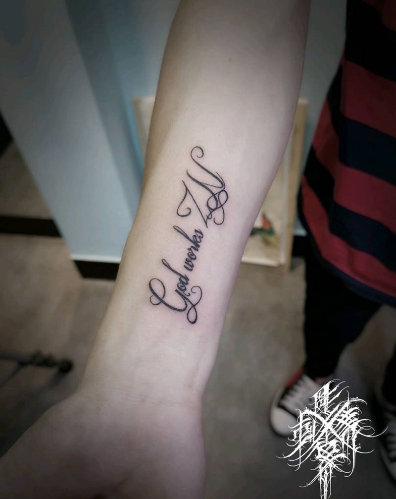 小臂英文纹身图片_手臂花体字纹身图案