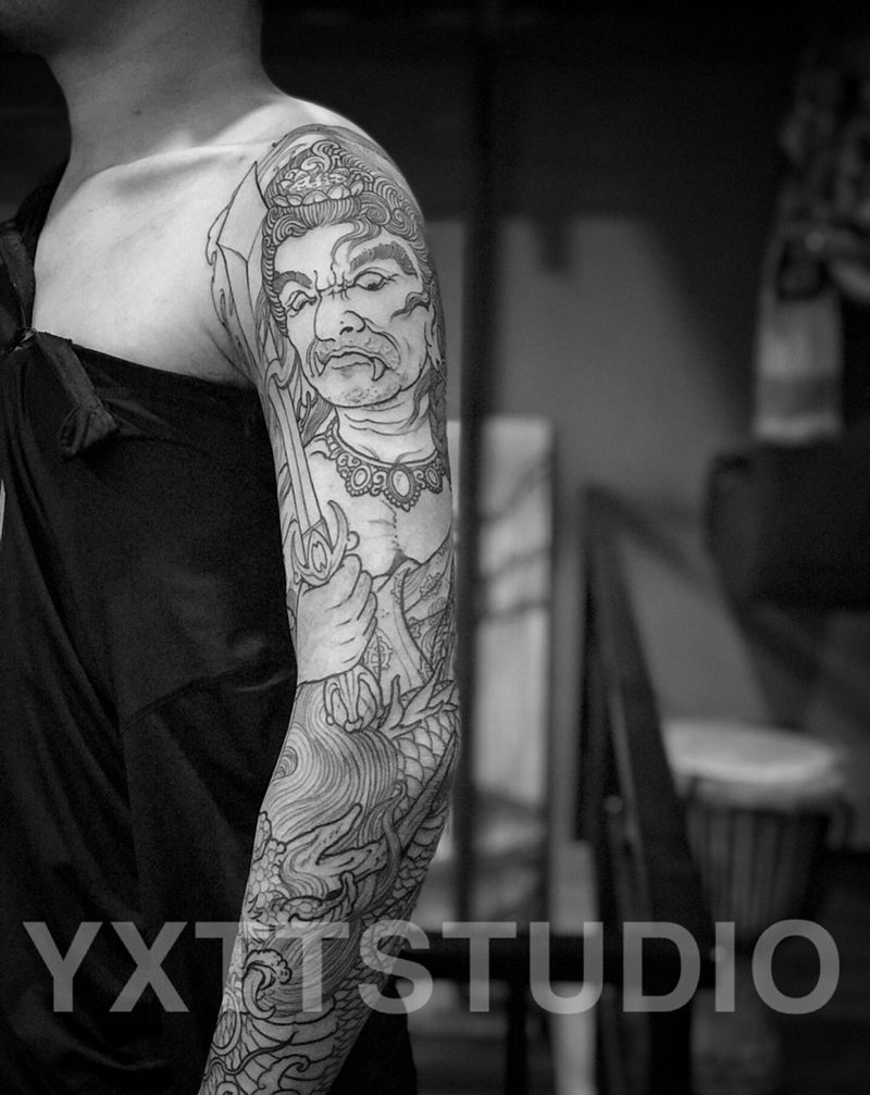 不动降龙花臂纹身图片_颈部胸部成品手稿人物静物传统臀部腿部脚部纹身图案