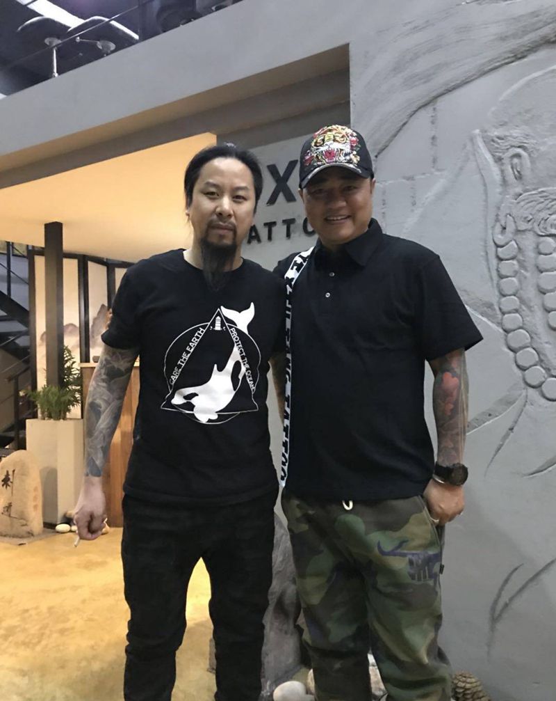 坚强的豪哥纹身图片_欧美习俗背部颈部腿部腹部肩部写实清新字符纹身图案