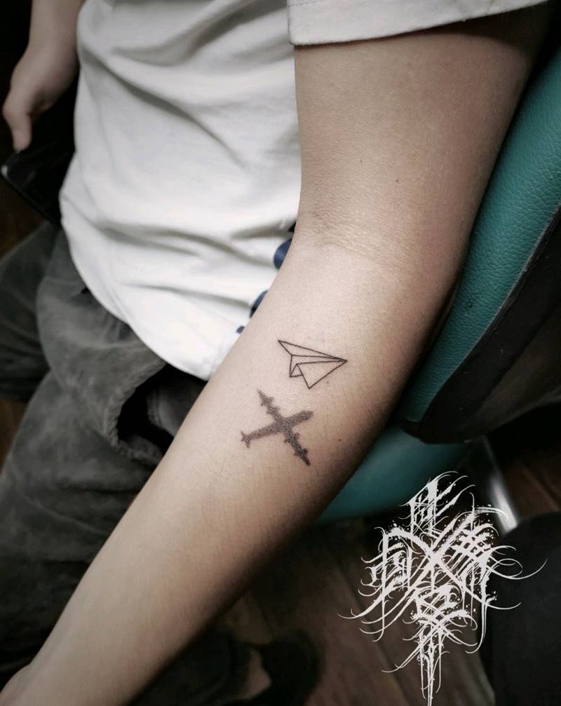 大灰机纹身图片_手臂小清新纹身图案