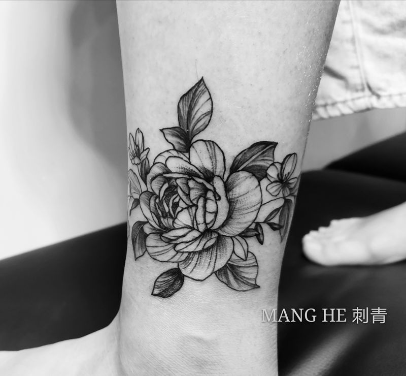 素花纹身图片_脚部水墨纹身图案