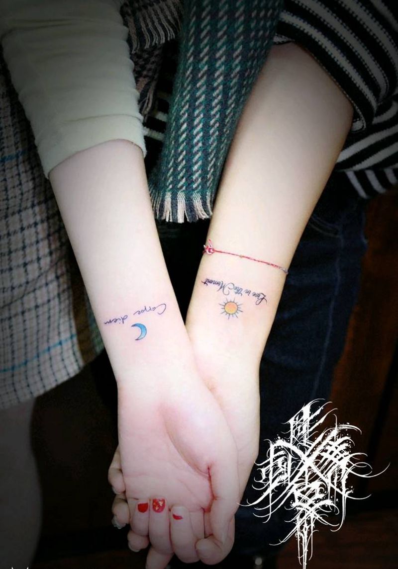 太阳月亮闺蜜纹身图片_手臂太阳月亮手腕小清新纹身图案