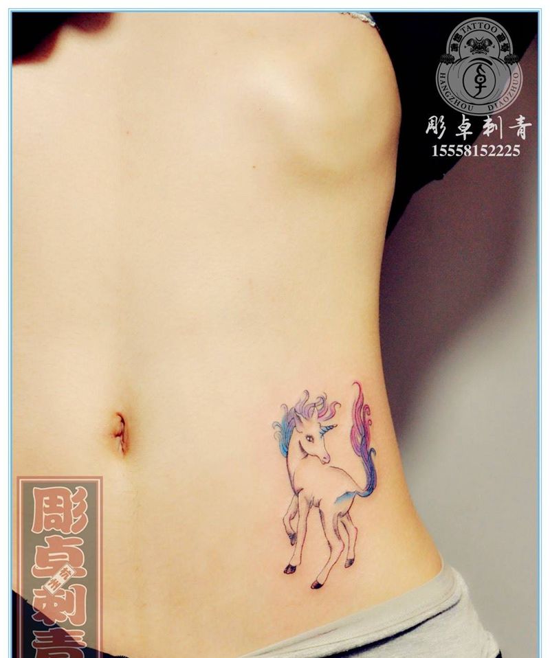 腹部独角兽纹身图片_成品腹部清新欧美动物独角兽水彩杭州纹身图案