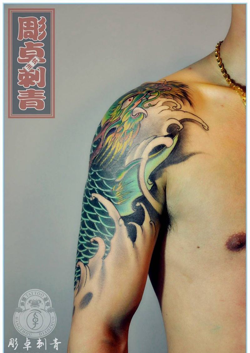 大臂鳌遮盖纹身图片_成品手臂传统遮盖鳌鲤鱼纹身图案
