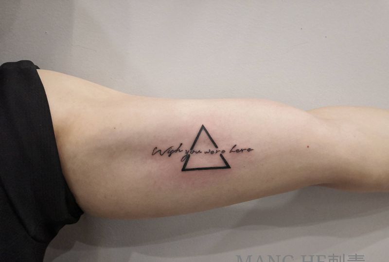 几何字母纹身图片_手臂几何纹身图案